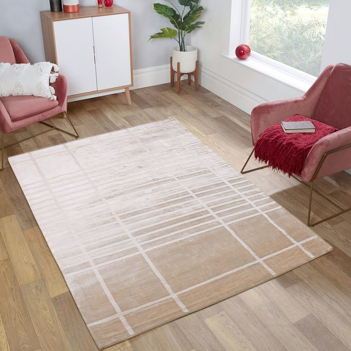 Ivory Hand Tufted Viscose Rug - 5'x8'