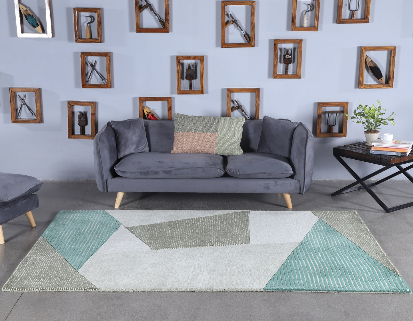 Green and Natural Hand Tufted Wool Rug - 5'x8'