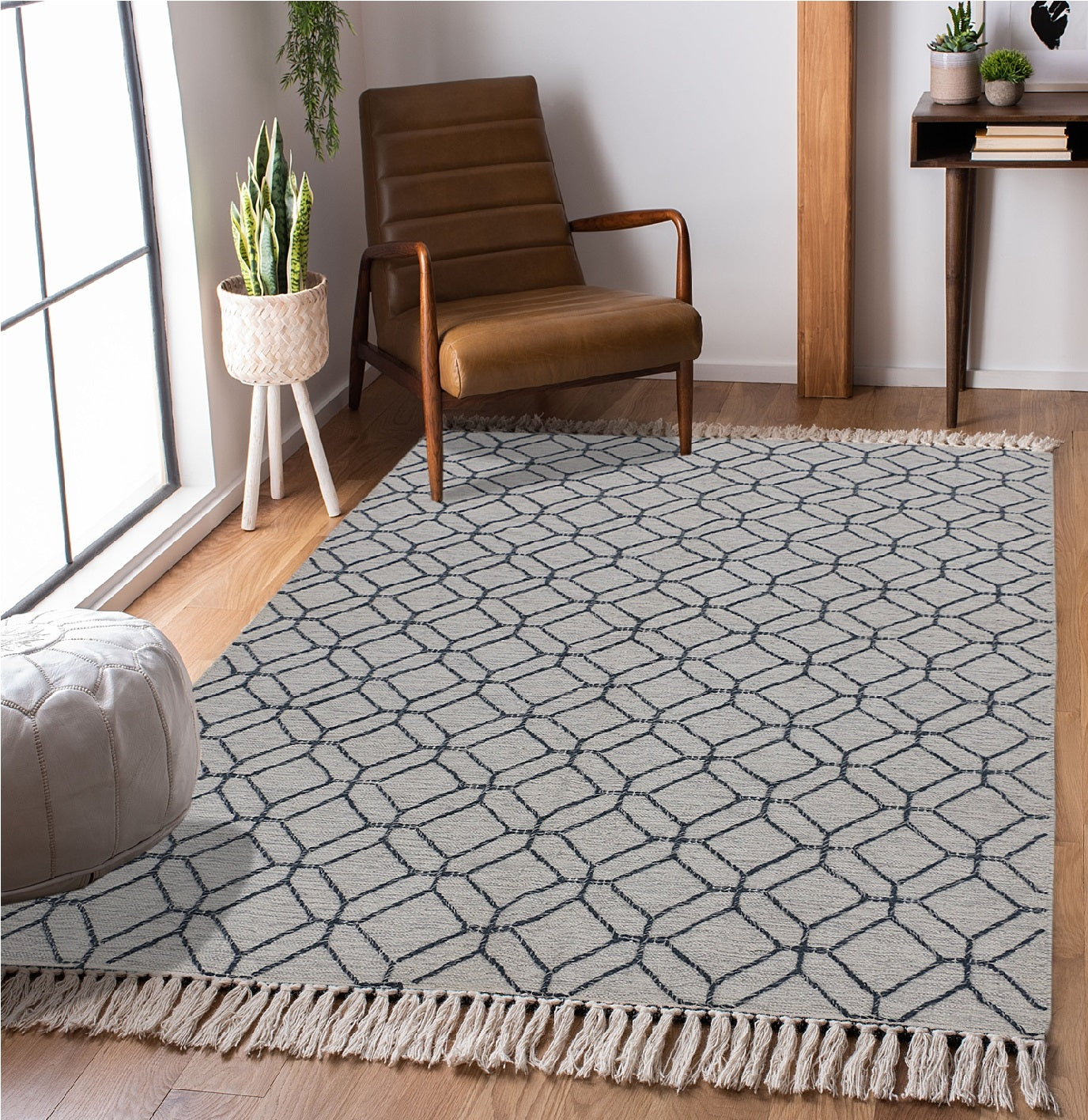 Hand Woven Wool Rug - 5'x7'