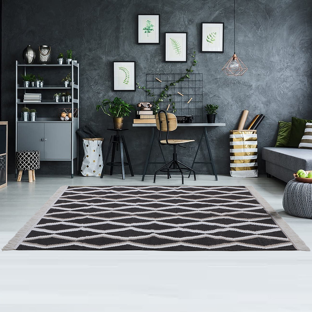 Black and Ivory Hand Woven PET Rug - 5'x8'