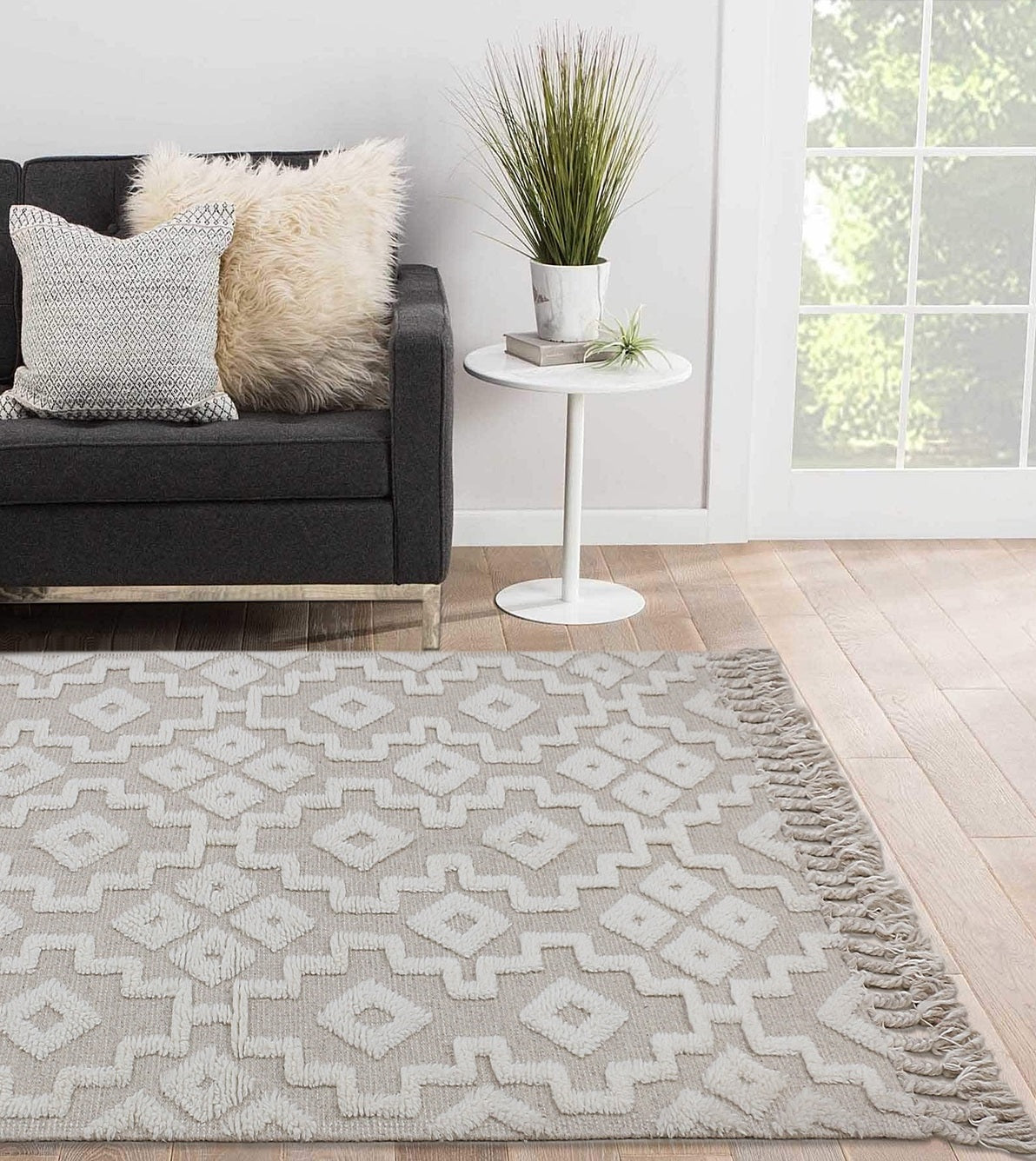 Hand Woven Wool Rug - 5'x8'
