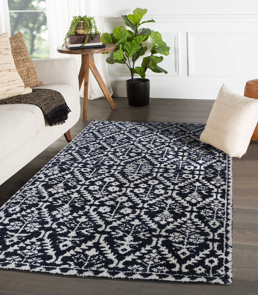 Hand Knotted Rug - 4'x6'