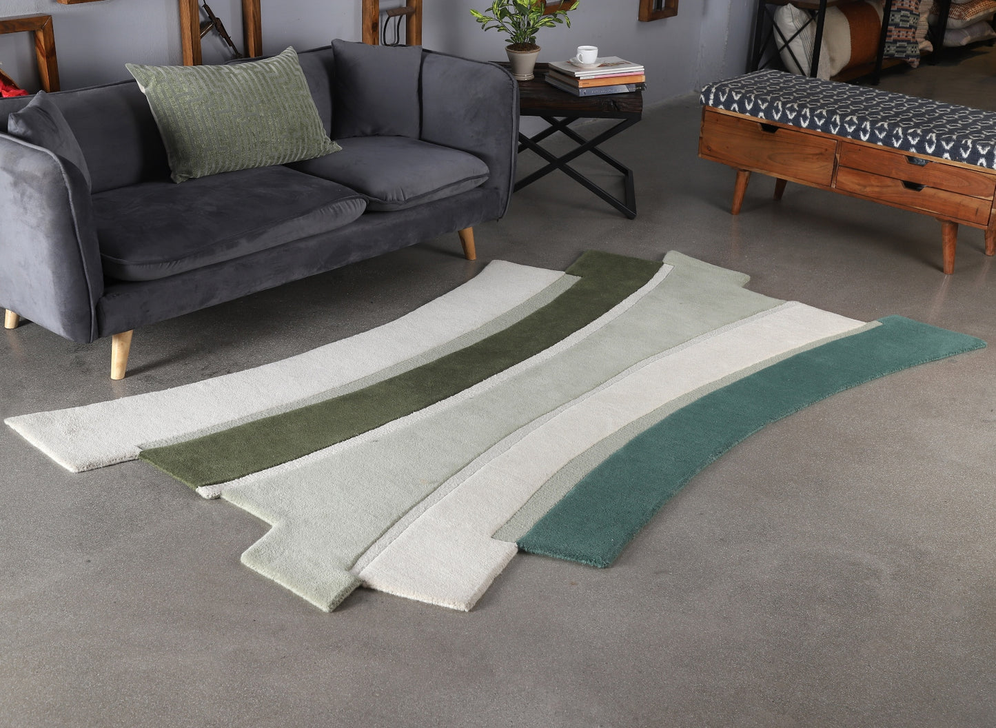 Green and Natural Hand Tufted Wool Rug -5'x8'