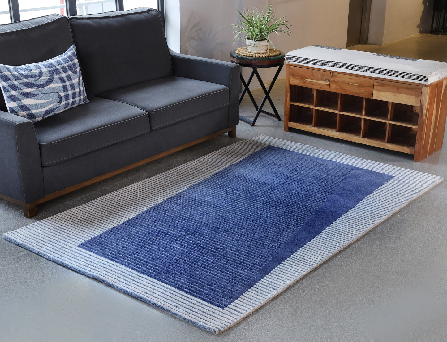 Blue and White Hand Tufted Wool Rug - 5'x8'